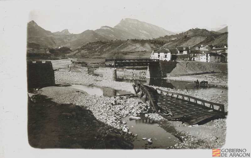 Puente del rio Bellós en la carretera de Aínsa a la frontera volcado en la avenida de 26 de octubre de 1913